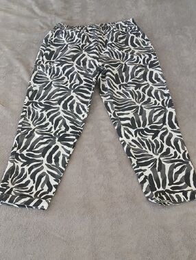 Printed Black & White Zebra Capri Pants